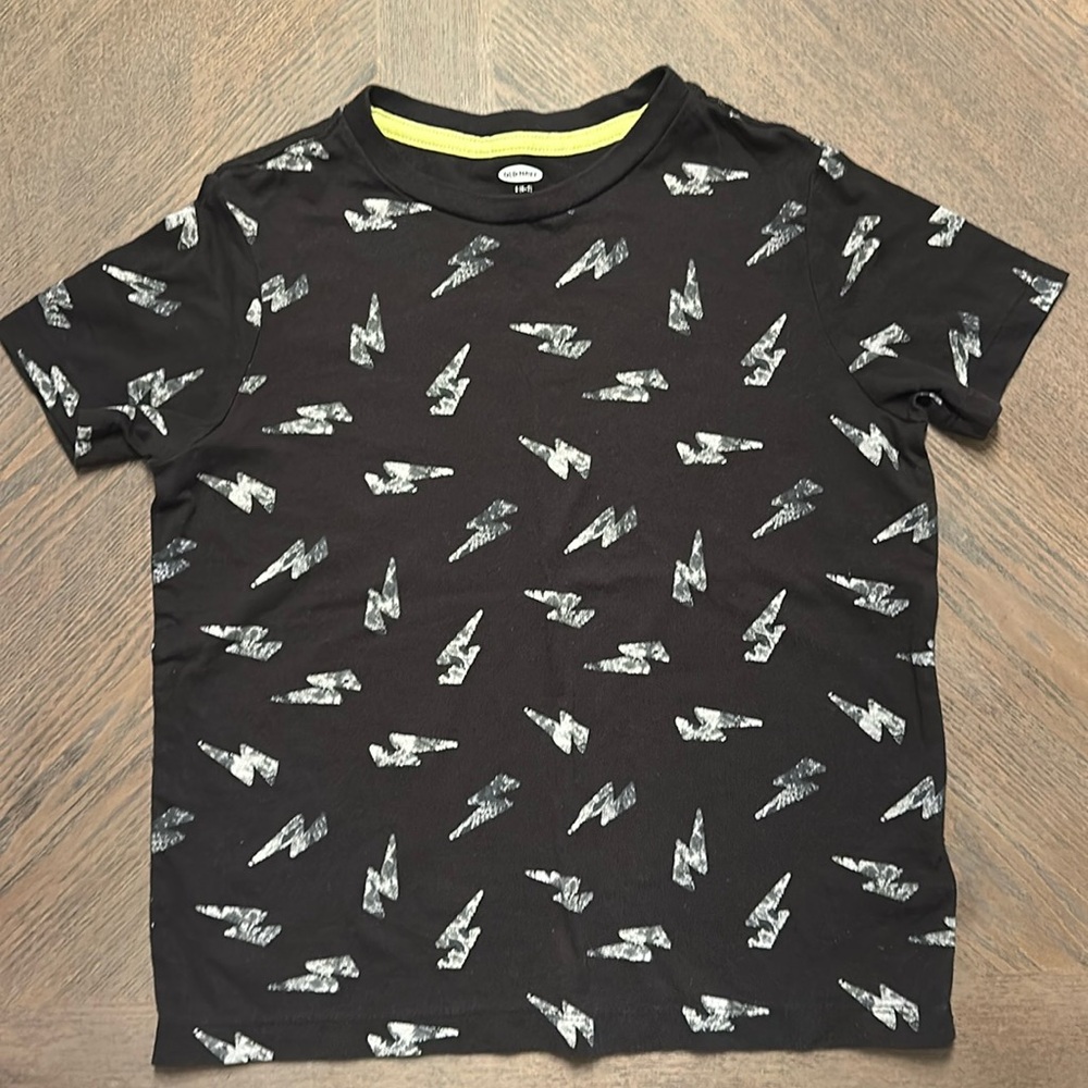 Old Navy, short sleeve T-shirt, boys size S(6-7) black with lightning bolt print